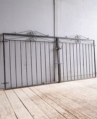 イギリスアンティーク アイアンフェンス ゲート柵 ガーデニング 11125