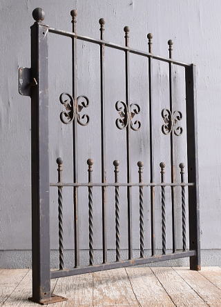 イギリスアンティーク アイアンフェンス ゲート柵 ガーデニング 11670