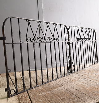 イギリスアンティーク アイアンフェンス ゲート柵 ガーデニング 11711