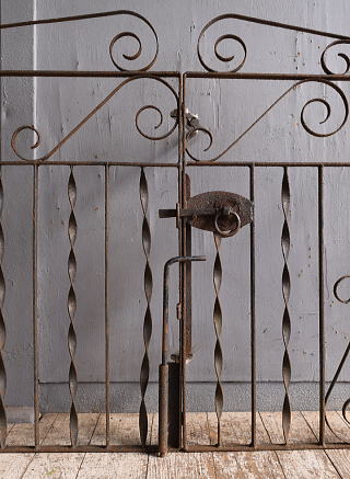 イギリスアンティーク アイアンフェンス ゲート柵 ガーデニング 12331