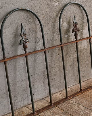 イギリスアンティーク アイアンフェンス ゲート柵 ガーデニング 13387