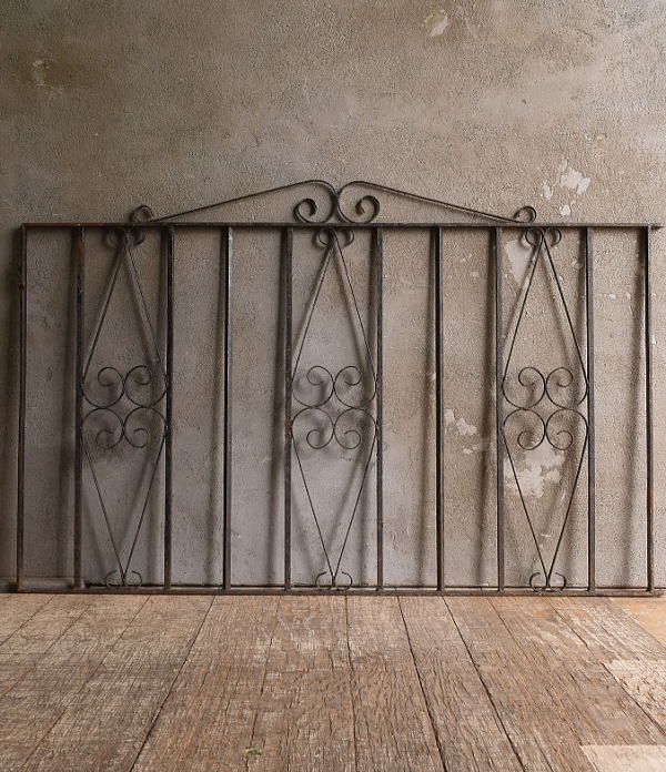 イギリスアンティーク アイアンフェンス ゲート柵 ガーデニング 13536