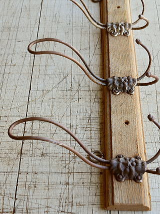 フレンチ アンティーク　壁掛けコートフック 4連 8236